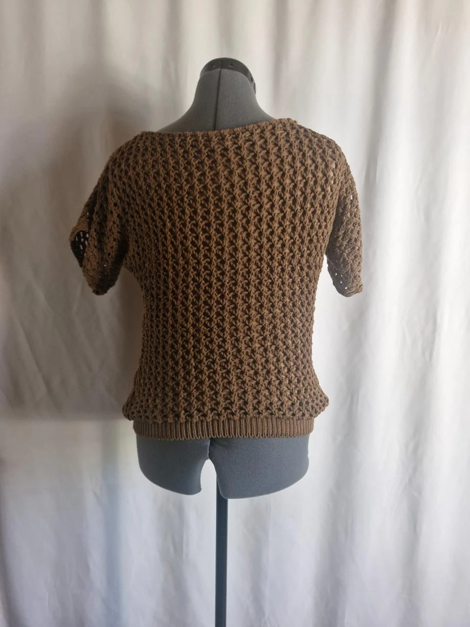 Top de malha com mangas curtas feminino - Marrom - Tamanho P – photo 4